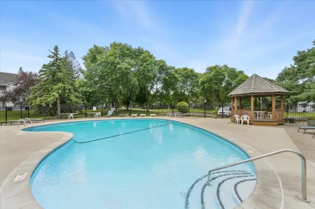 $197,900 | 3551 Blue Jay Way, Unit 201, Eagan, MN 55123