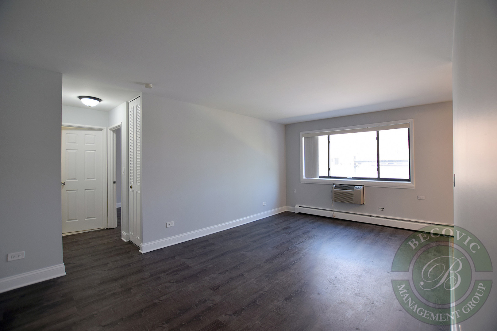 6001 North Kenmore Avenue, Unit 511 Chicago, IL 60660 - Photo 4 of 12 an empty room with wooden floor cabinet and windows