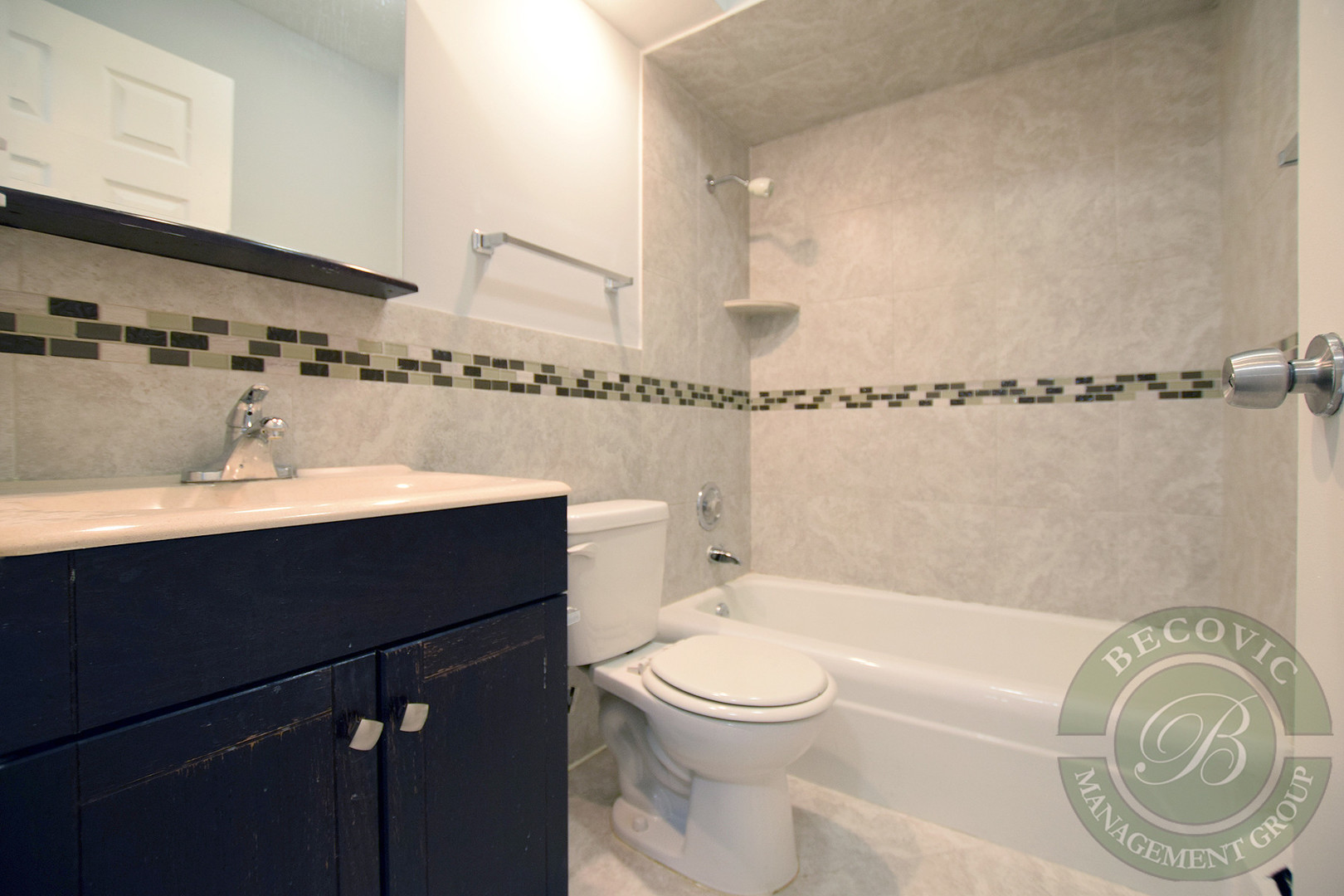 6001 North Kenmore Avenue, Unit 511 Chicago, IL 60660 - Photo 10 of 12 a bathroom with a sink a toilet and shower