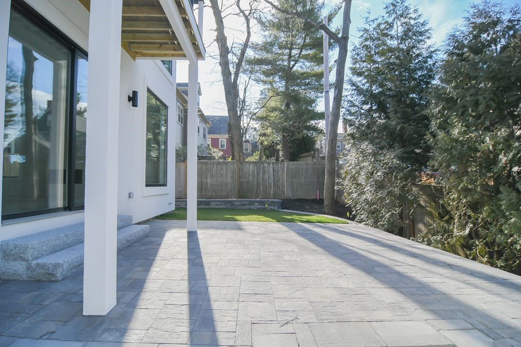 16 Cragmore Road, Unit 1 Newton, MA 02464 - Photo 3 of 10 Gallery Image 3