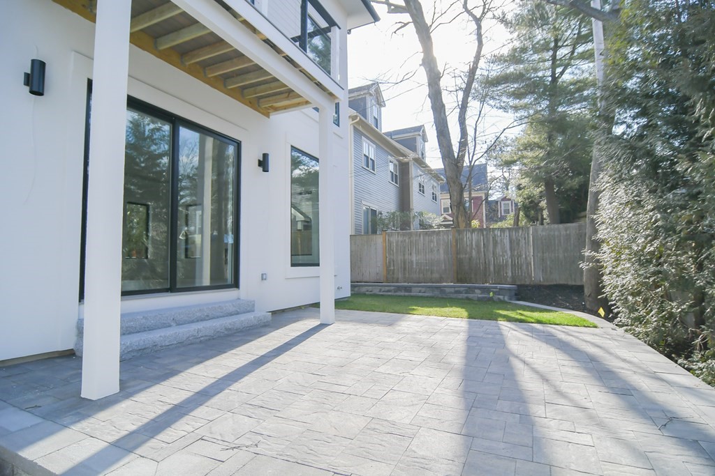 16 Cragmore Road, Unit 1 Newton, MA 02464 - Photo 4 of 10 Gallery Image 4