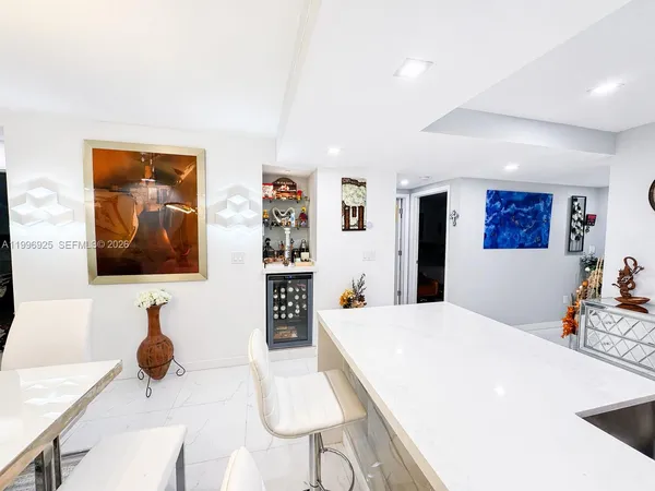 $3,300 | 2370 Northeast 135th Street, Unit 405, North Miami, FL 33181