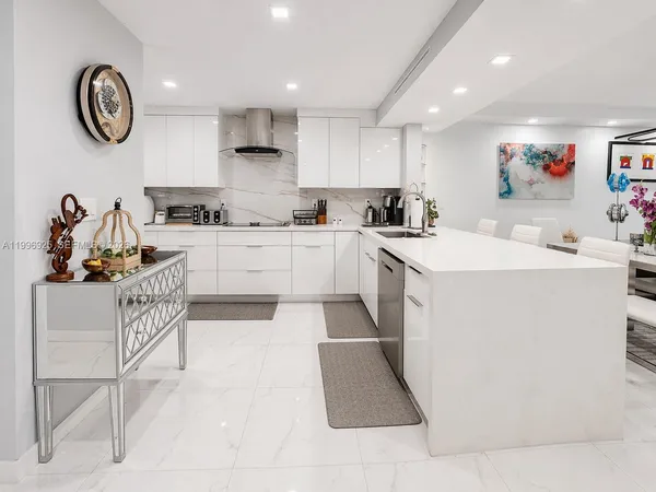 $3,300 | 2370 Northeast 135th Street, Unit 405, North Miami, FL 33181