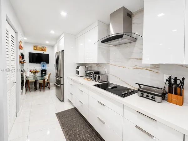 $3,300 | 2370 Northeast 135th Street, Unit 405, North Miami, FL 33181