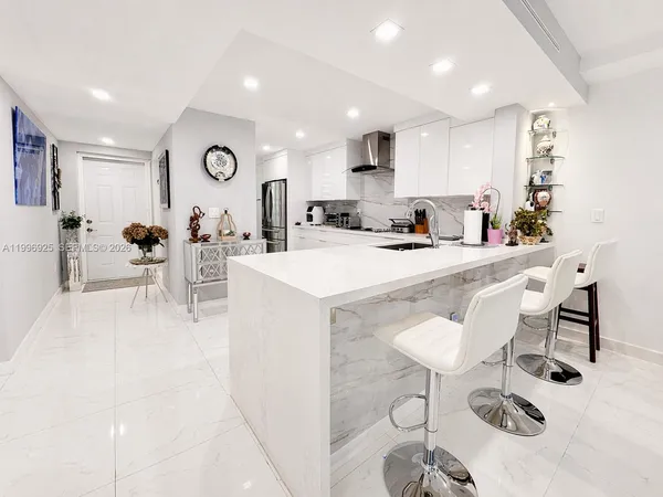 $3,300 | 2370 Northeast 135th Street, Unit 405, North Miami, FL 33181