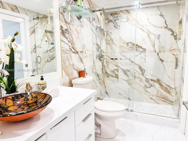 $3,300 | 2370 Northeast 135th Street, Unit 405, North Miami, FL 33181