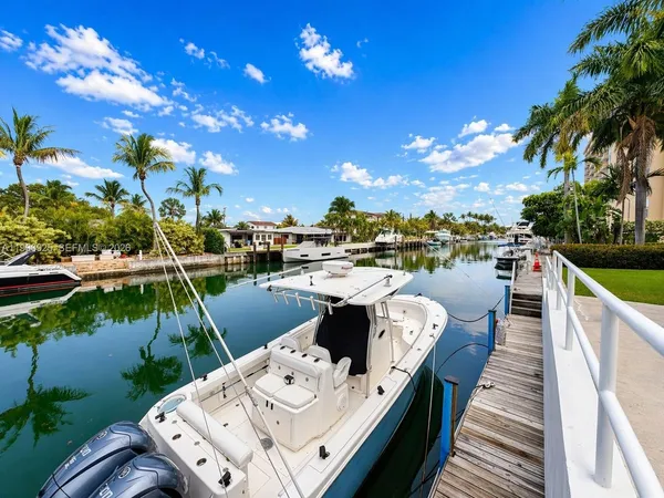 $3,300 | 2370 Northeast 135th Street, Unit 405, North Miami, FL 33181