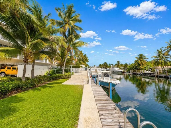 $3,300 | 2370 Northeast 135th Street, Unit 405, North Miami, FL 33181