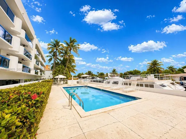 $3,300 | 2370 Northeast 135th Street, Unit 405, North Miami, FL 33181