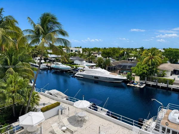 $3,300 | 2370 Northeast 135th Street, Unit 405, North Miami, FL 33181