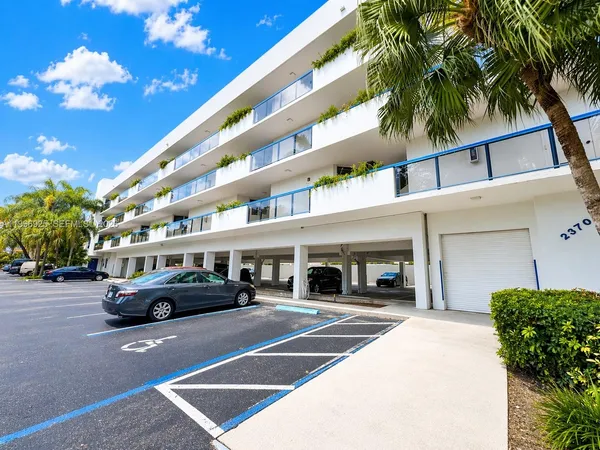 $3,300 | 2370 Northeast 135th Street, Unit 405, North Miami, FL 33181