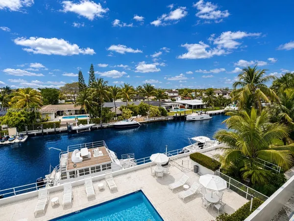 $3,300 | 2370 Northeast 135th Street, Unit 405, North Miami, FL 33181