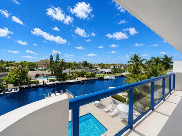 $3,300 | 2370 Northeast 135th Street, Unit 405, North Miami, FL 33181