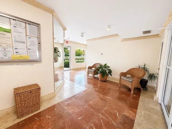 $3,300 | 2370 Northeast 135th Street, Unit 405, North Miami, FL 33181