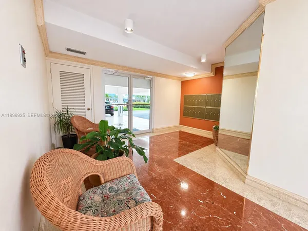 $3,300 | 2370 Northeast 135th Street, Unit 405, North Miami, FL 33181