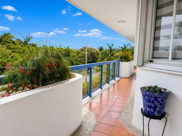 $3,300 | 2370 Northeast 135th Street, Unit 405, North Miami, FL 33181