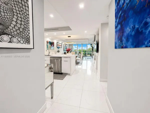 $3,300 | 2370 Northeast 135th Street, Unit 405, North Miami, FL 33181