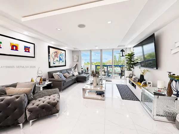 $3,300 | 2370 Northeast 135th Street, Unit 405, North Miami, FL 33181