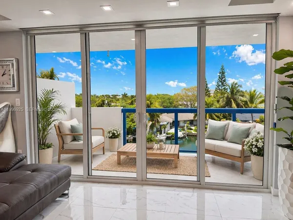 $3,300 | 2370 Northeast 135th Street, Unit 405, North Miami, FL 33181