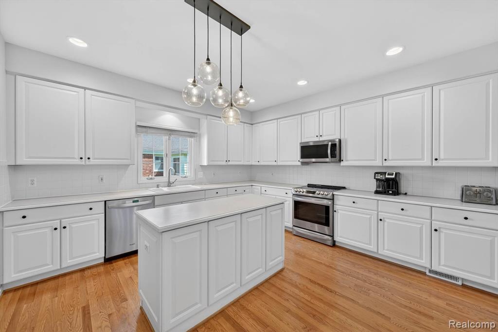 1112 Vernier Road Grosse Pointe, MI 48236 - Photo 11 of 39