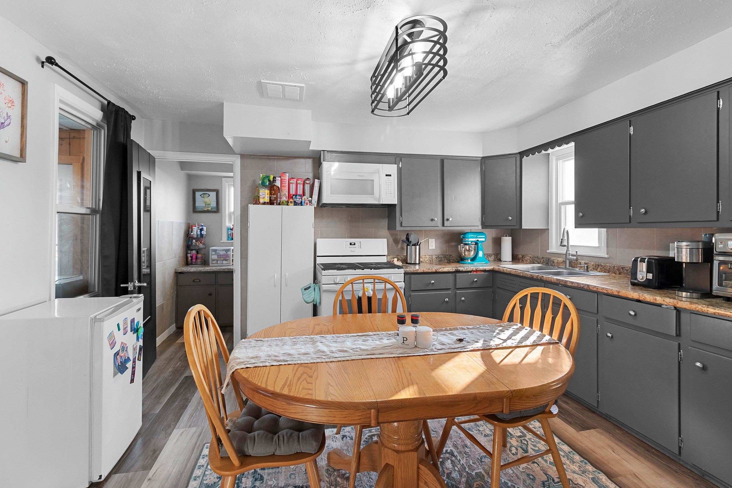 1419 Fox Street Oshkosh, WI 54902 - Photo 3 of 44