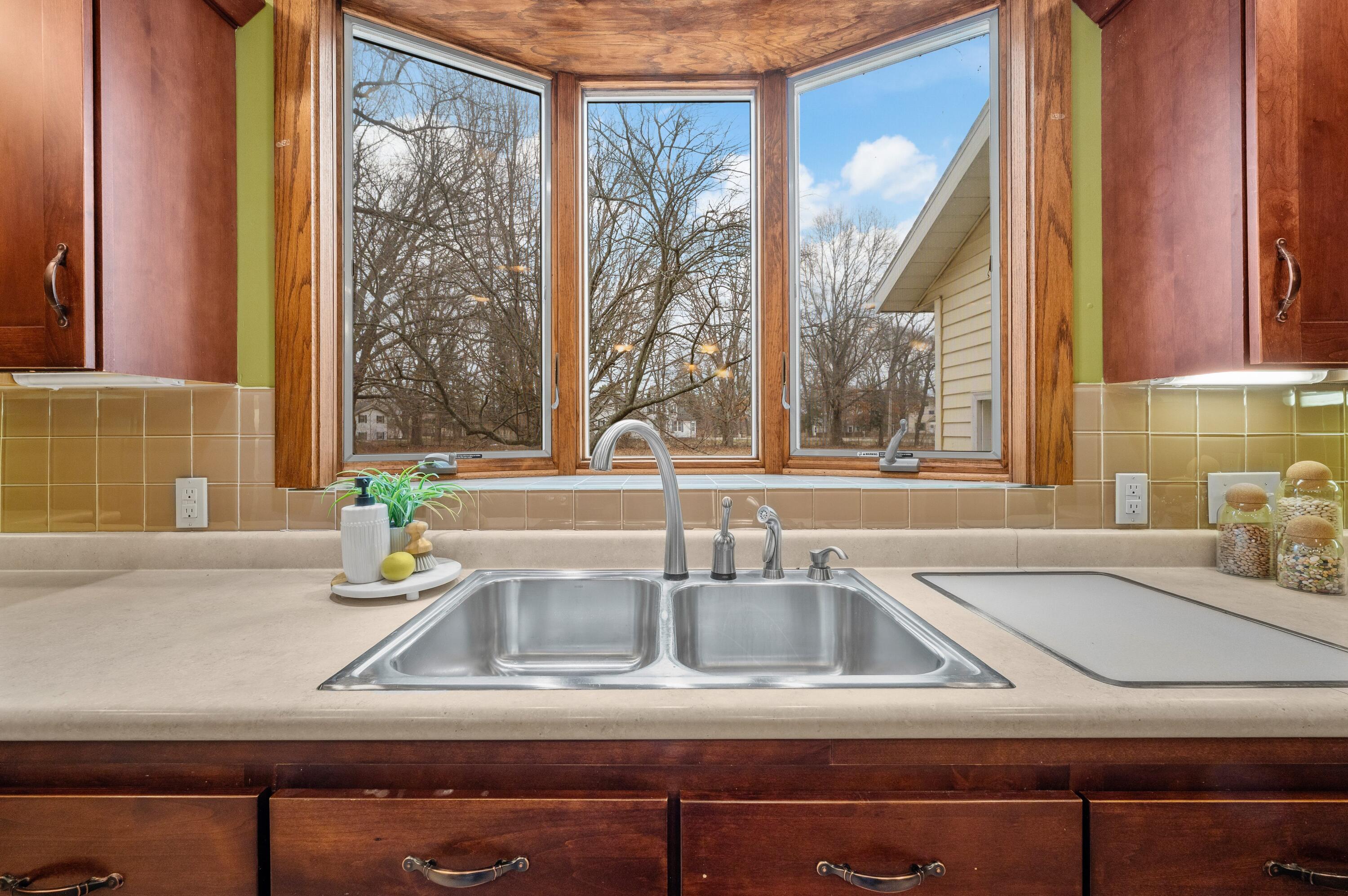 765 Oakridge Road St. Joseph, MI 49085 - Photo 13 of 50 13DSC_4160