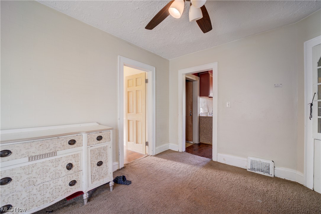 14202 Glenside Road Cleveland, OH 44110 - Photo 21 of 41 Living Room