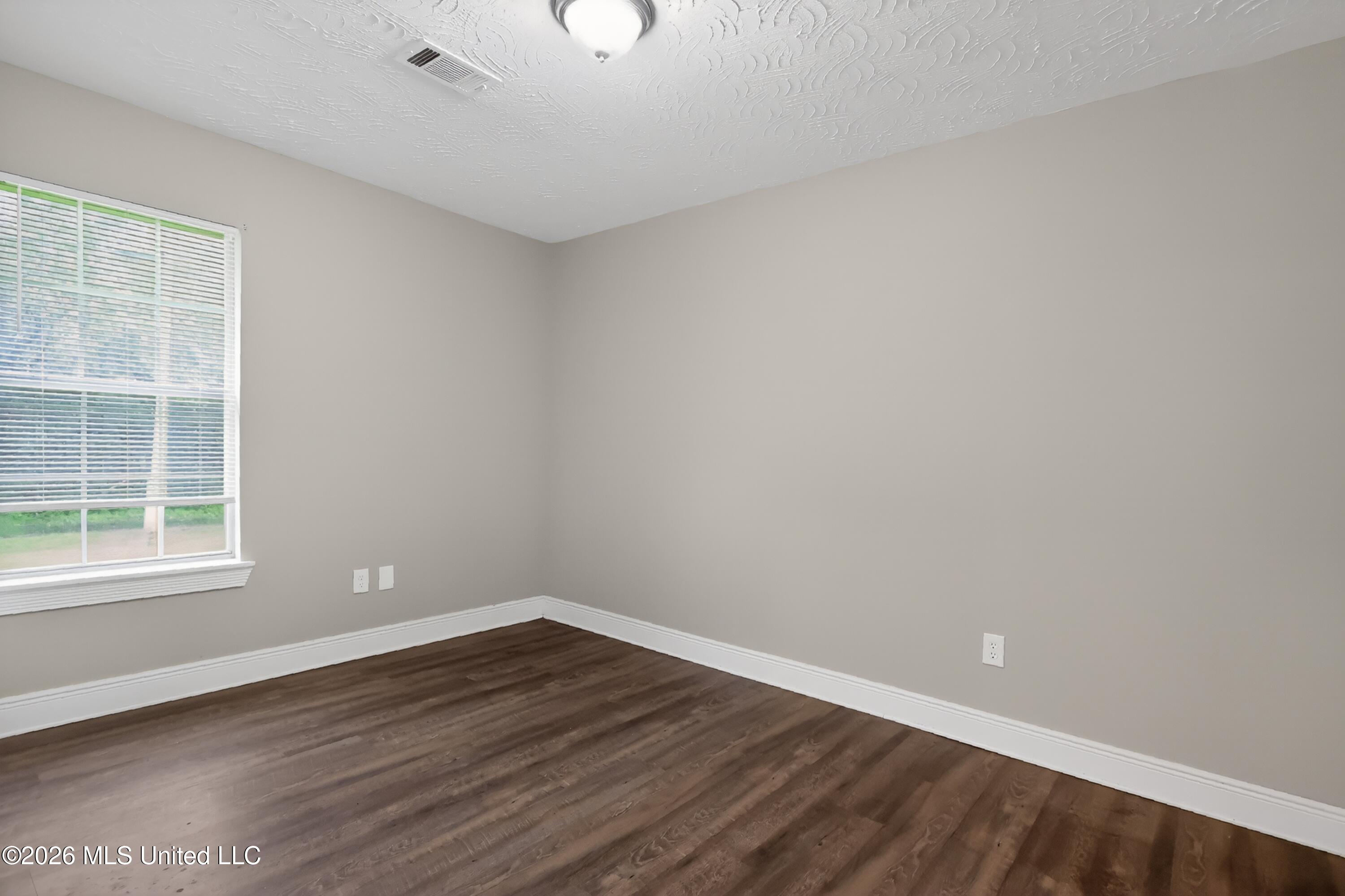 4003 West Lake Road Jackson, MS 39212 - Photo 16 of 38 16_4003_W_Lake_Rd-Living_room-5519