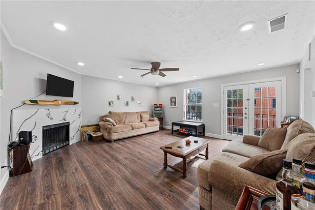 $289,900 | 600 Bagby Avenue, Unit 7E, Waco, TX 76706