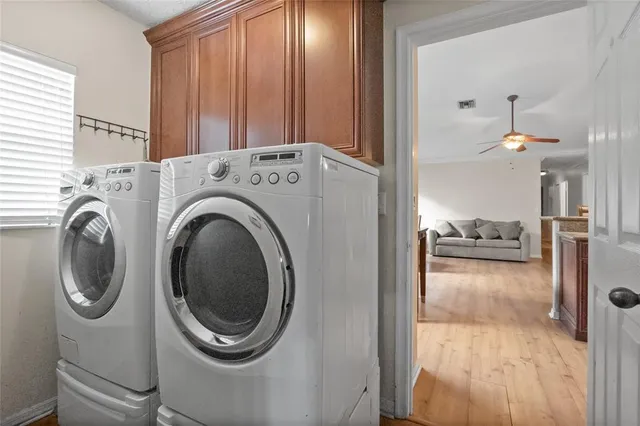 a view of a livingroom with washer and dryer