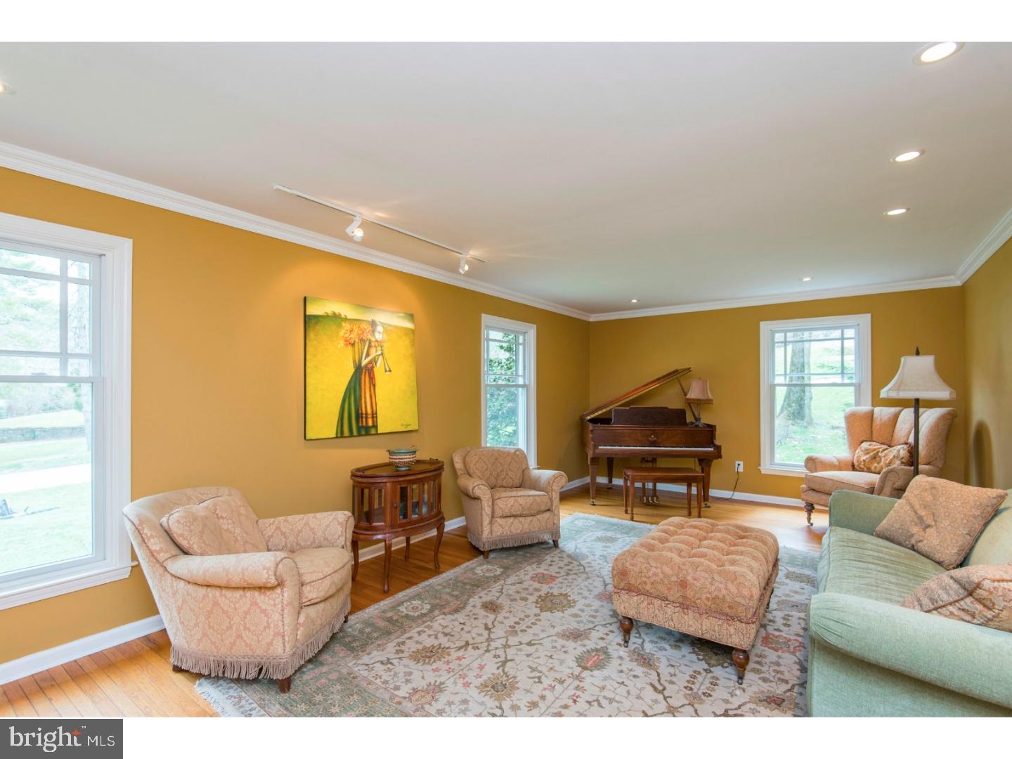 4 Winding Way Wayne, PA 19087 - Photo 8 of 25 Living Room