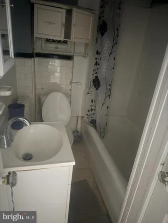 $1,000 | 6458 West Chester Park, Upper Darby, PA 19082