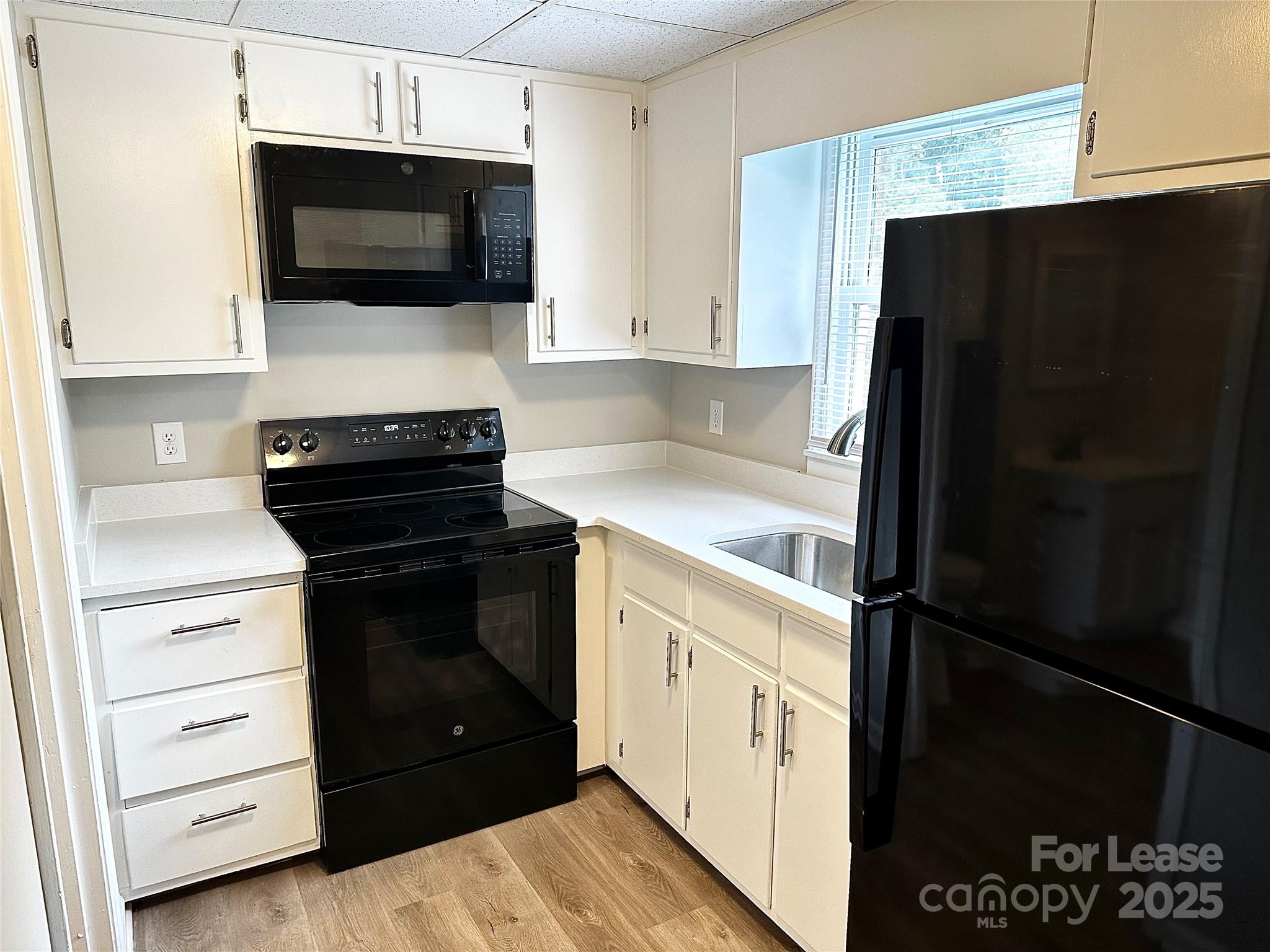 916 West 5th Avenue, Unit C Lexington, NC 27292 - Photo 10 of 24 a kitchen with a refrigerator stove and microwave