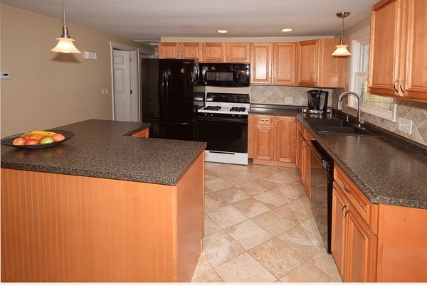 375 Grand Valley Road Springfield, MA 01128 - Photo 9 of 21