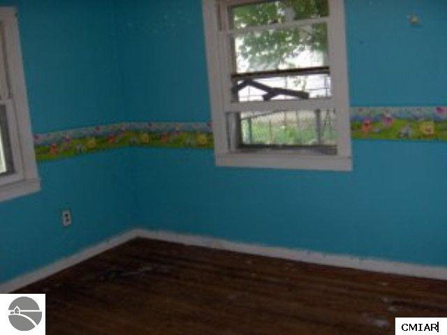 401 West Gilson Street Edmore, MI 48829 - Photo 4 of 8 1767911-3.JPG