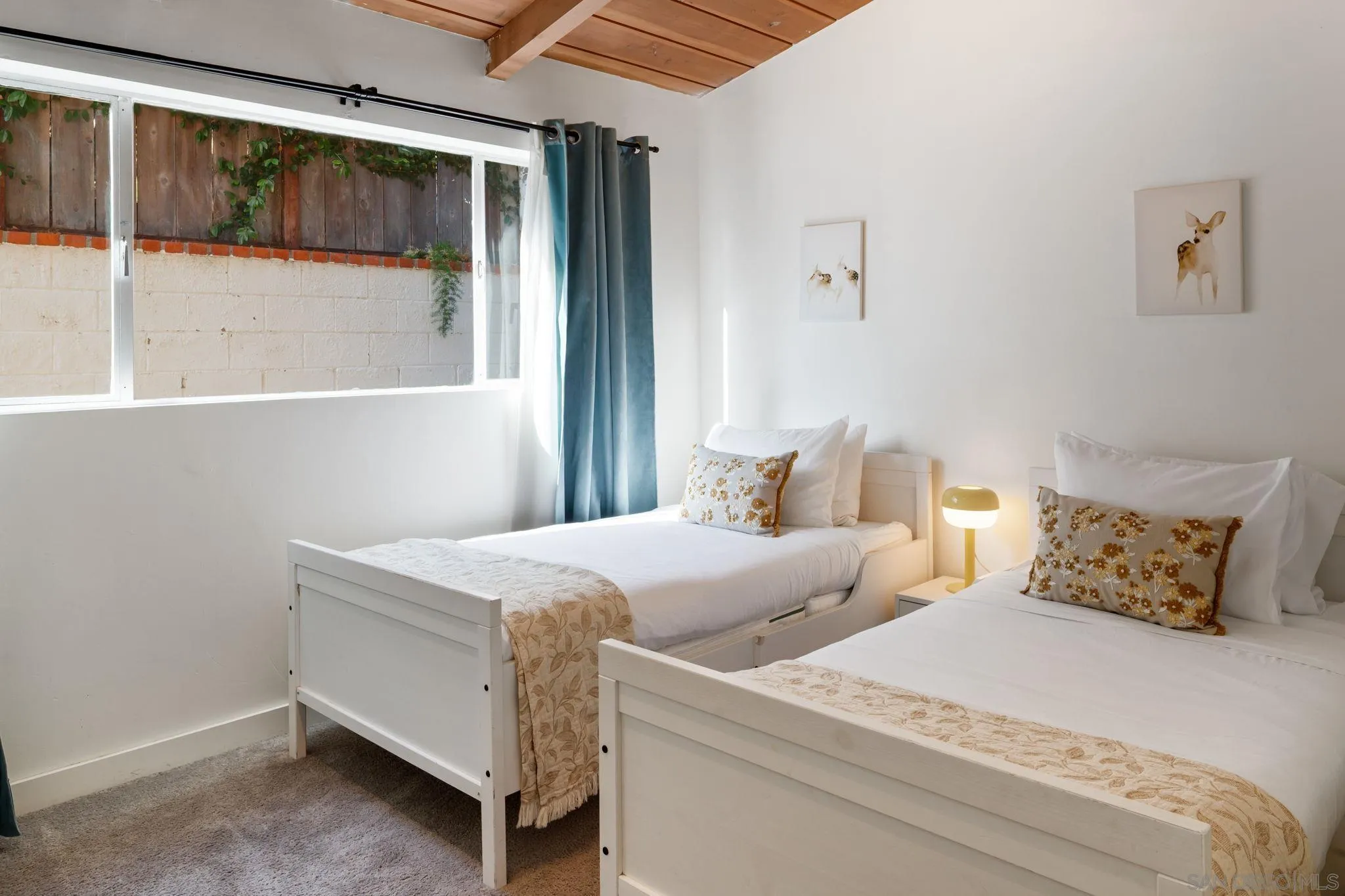 5643 Linda Rosa Avenue La Jolla, CA 92037 - Photo 20 of 56 a bedroom with bed and window