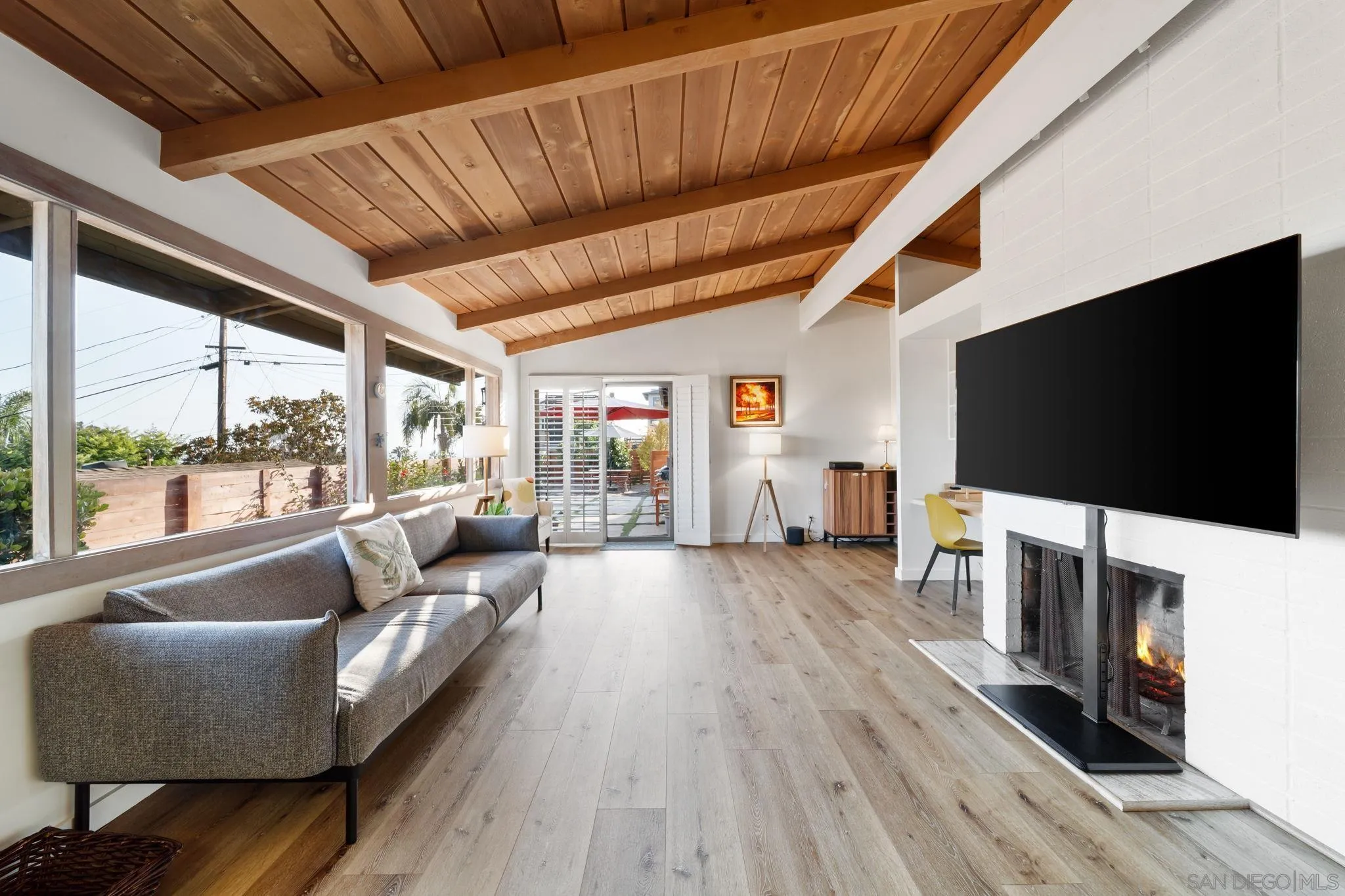5643 Linda Rosa Avenue La Jolla, CA 92037 - Photo 31 of 56 a living room with furniture and a flat screen tv