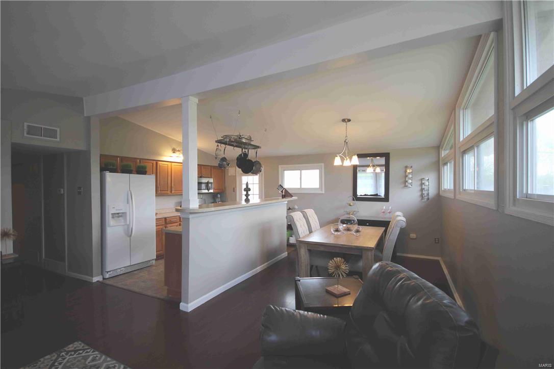 1739 Ridgewood Drive St. Louis, MO 63126 - Photo 3 of 26 Gallery Image 3