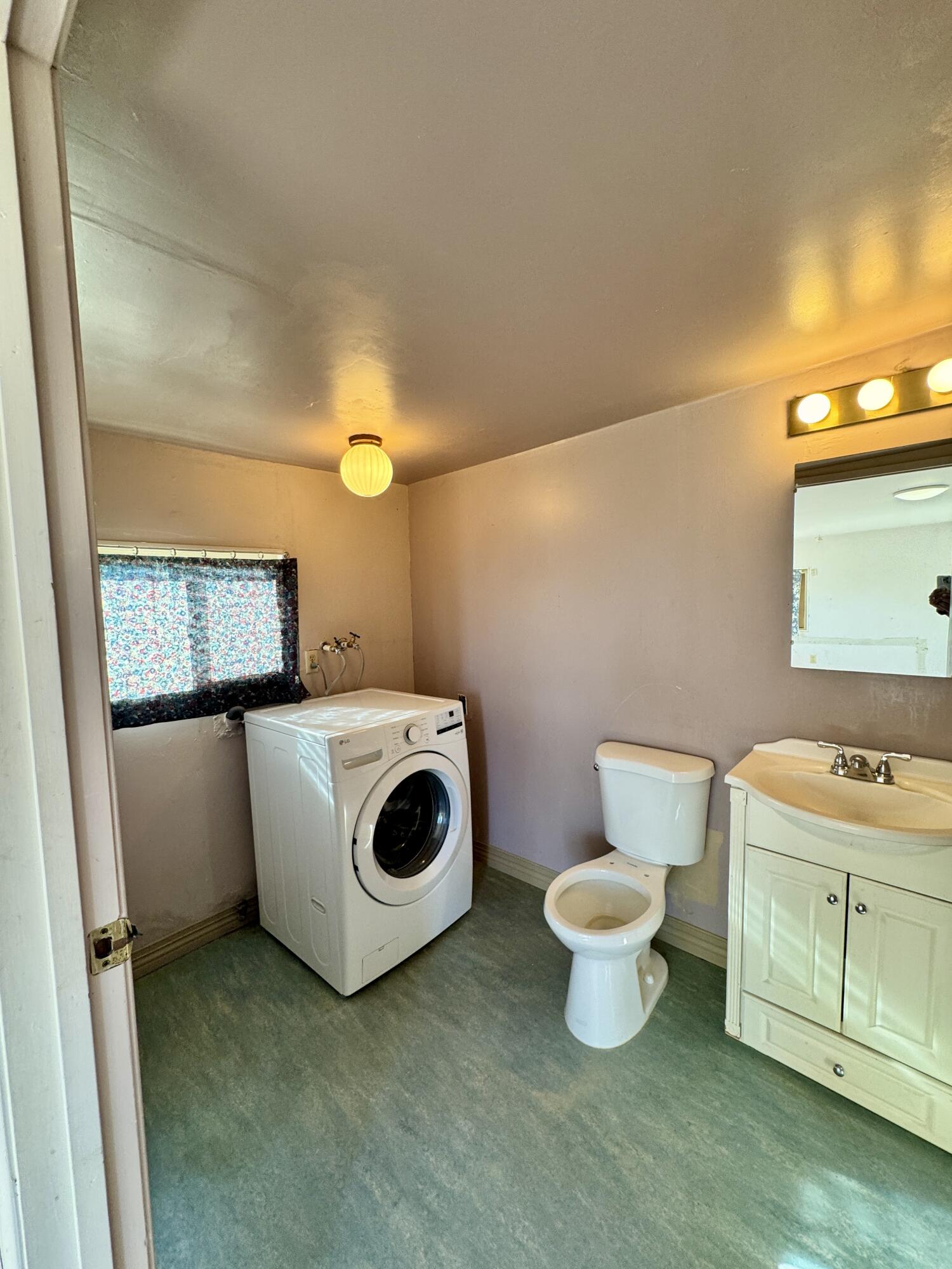 3299 Frying Pan Road Borrego Springs, CA 92004 - Photo 18 of 31 Primary Bath