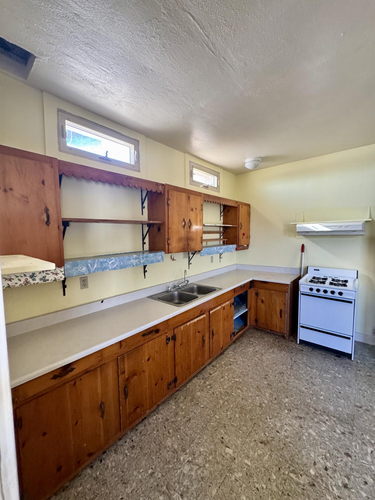 3299 Frying Pan Road Borrego Springs, CA 92004 - Photo 10 of 31 Kitchen