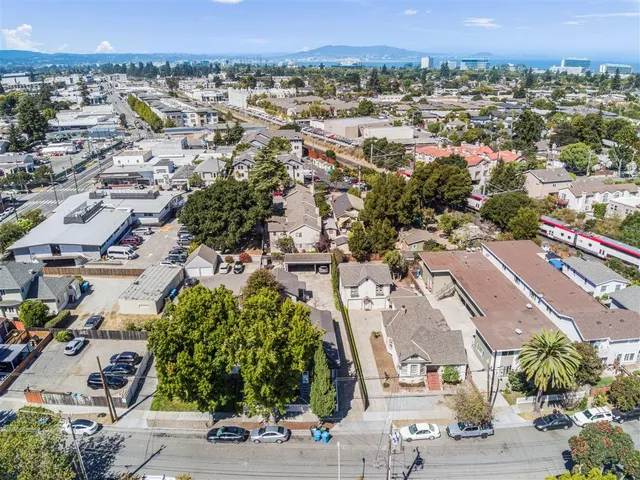 $4,833,000 | 315-327 Grand Boulevard, San Mateo, CA 94401