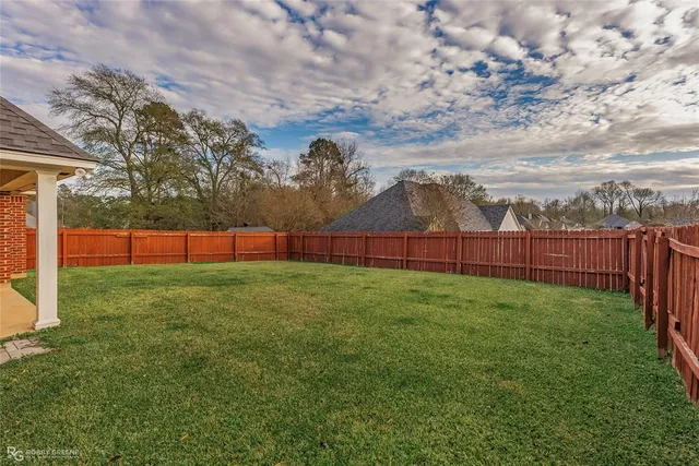 $391,000 | 304 Dogwood S Lane, Haughton, LA 71037