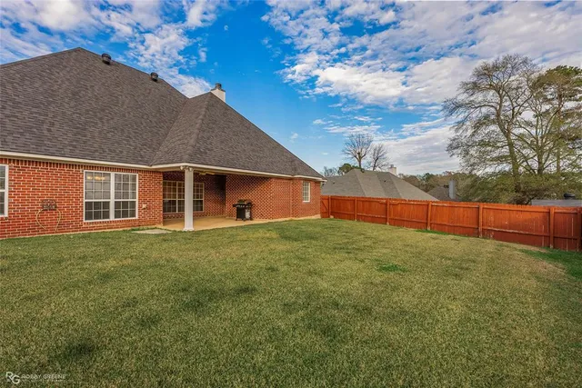 $391,000 | 304 Dogwood S Lane, Haughton, LA 71037