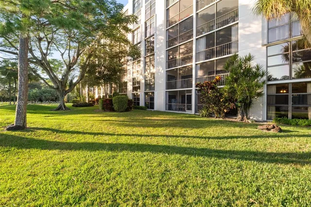 $363,000 | 6662 Boca Del Mar Drive, Unit 112, Boca Raton, FL 33433