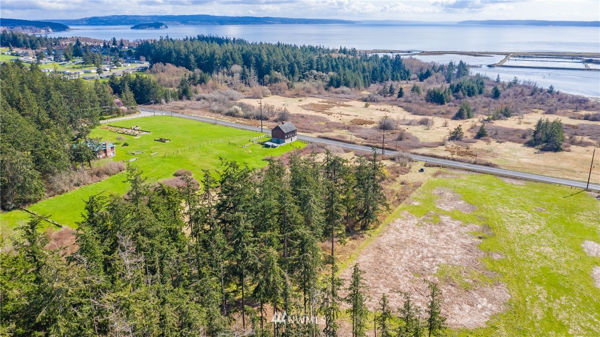 55 East Crescent Harbor Road Oak Harbor, WA 98277 - Photo 4 of 16 Gallery Image 4