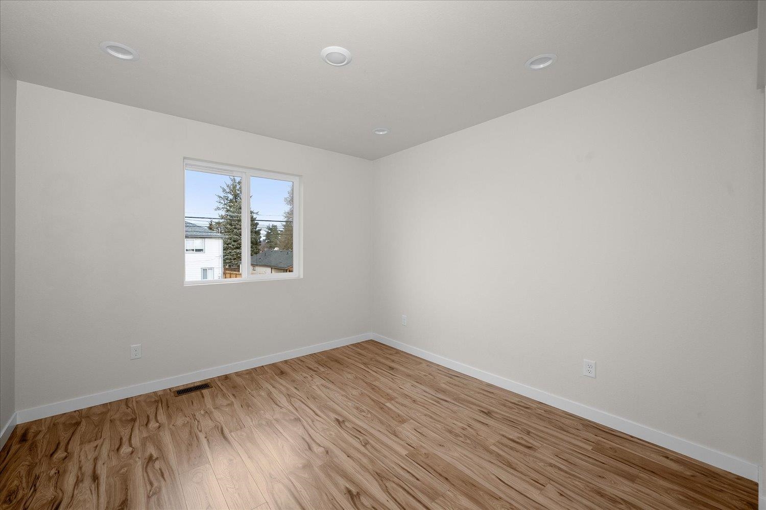 2401 East Longfellow Avenue Spokane, WA 99207 - Photo 13 of 20