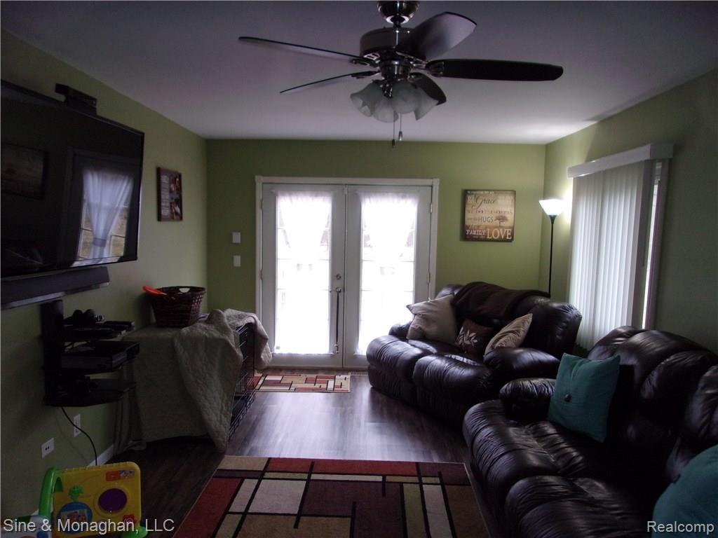 9305 Folkert Road Algonac, MI 48001 - Photo 19 of 31 100_1232.JPG