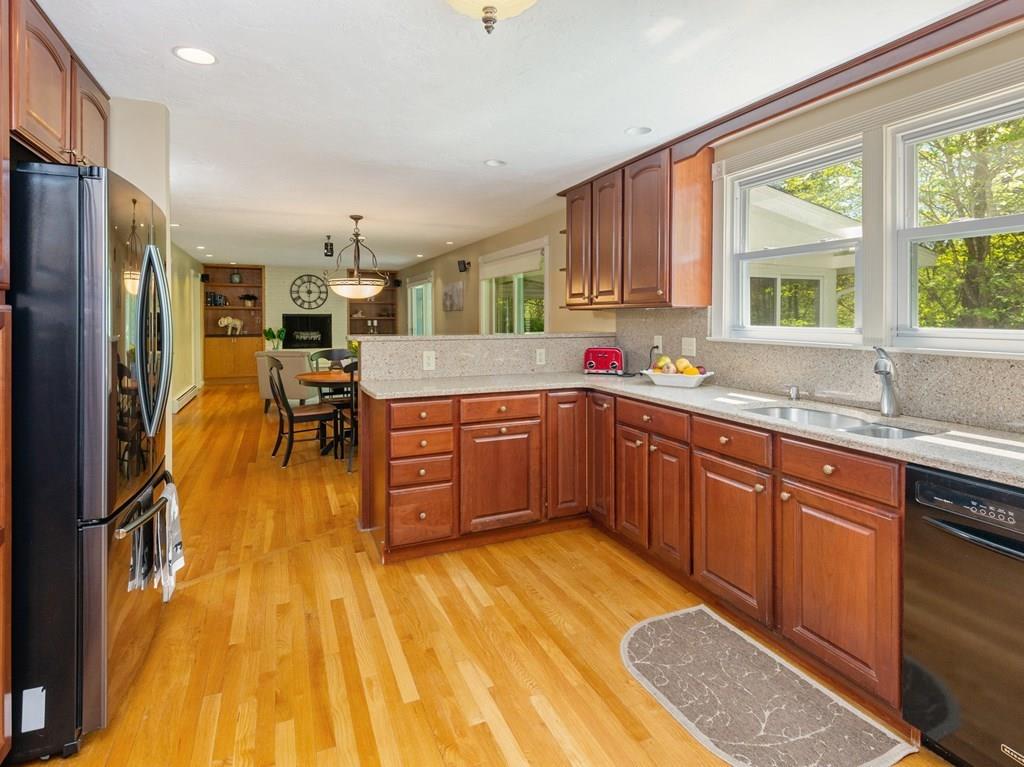 16 Spring Valley Road Worcester, MA 01609 - Photo 3 of 42 Gallery Image 3