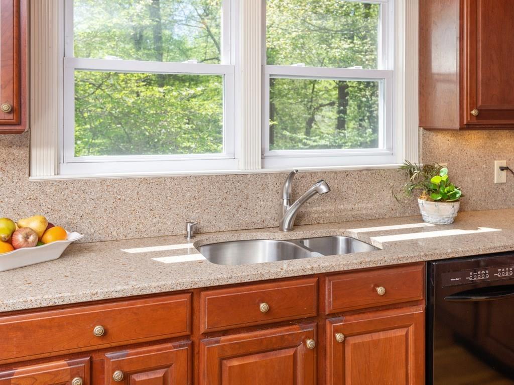 16 Spring Valley Road Worcester, MA 01609 - Photo 5 of 42 Gallery Image 5