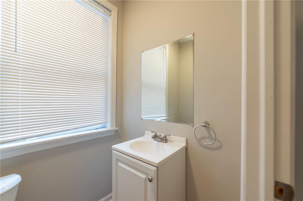 130 Chesterfield Road Pittsburgh, PA 15213 - Photo 14 of 36 Powder Room